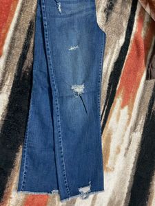 Distressed straight Leg Jeans