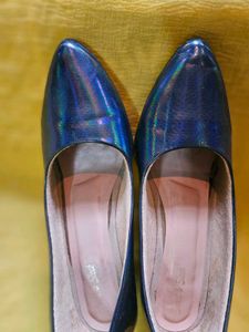 Smart & Sleek Holographic Pointed-Toe Flats