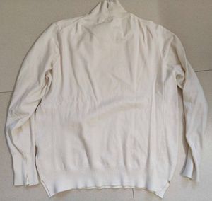 🍦 Elegant White Turtleneck Top