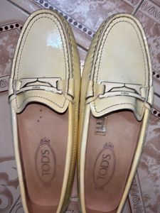 TOD’s LOAFERS.