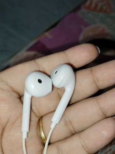 HEADPHONES AND 2 EARBUDS