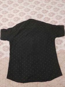 A ORDINARY BLACK SHIRT
