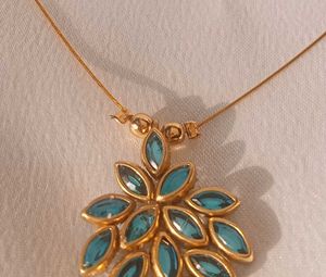 Elegant Gold &amp; Teal Pendant Necklace