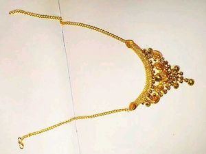 Elegant Gold-Toned Maang Tikka Necklace