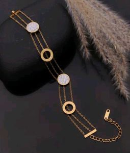 Elegant Gold Chain Bracelet