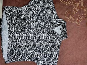 Patterned 3buttons crop top