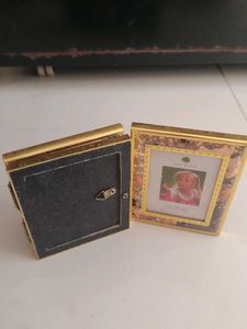 Foldable Triple Photo Frame with Clock