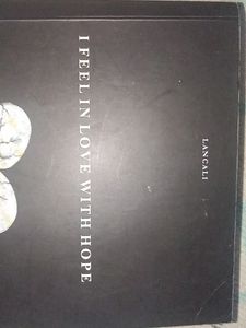 I Am Selling a Book Published by lancali