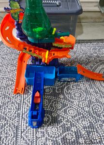 Hot Wheels Lava Falls Playset
