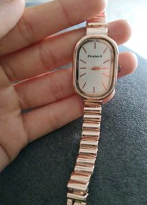 Chic Gold-Tone Vintage Watch