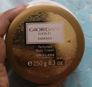 Giordani Gold Essenza Perfumed Body Cream