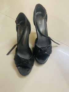 Chic Black Heels with Bow Detail