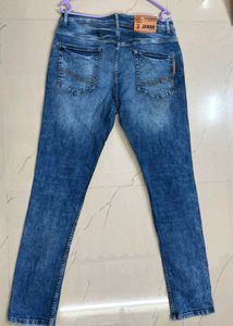 Toned Distressed Pantaloons Blue Jeans
