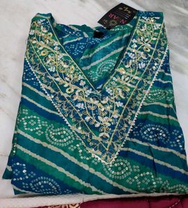 Elegant Green Embroidered Kurta With Pant