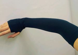 Set Of 4 Hand Sleeves
