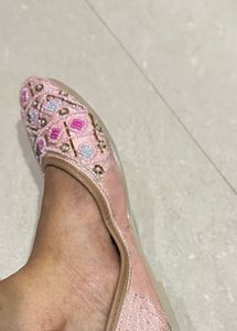 Baby Pink Juttis