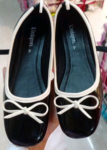 Uniqon Black Patent Bow Flats