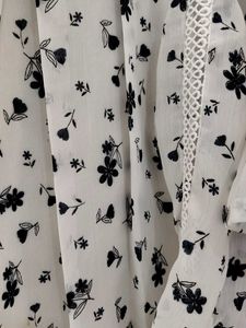 Amazing Typical Korean Top With Floral Prints