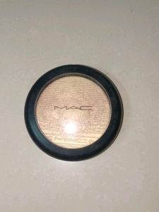 MAC highlighter (beaming blush)