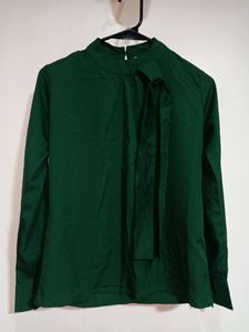Long Sleeves Solid Top. Small Size X&#39;s. Dark Green.