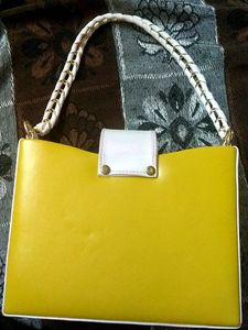 Stylish And Trendy Sling Bag