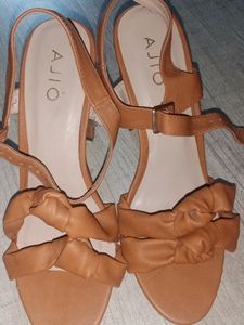 Brand AJIO SIZE 40