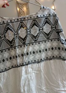 Black And White Printed A-Line Shrug Free Size