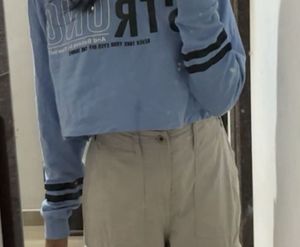 Strong Graphic Long Sleeve loose crop top