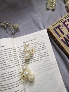 MEDIUM SIZED PEARL CLAW CLIP