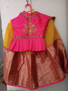 Pattu Pavada