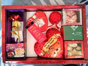 Showpiece Gift Set Special For Anniversary