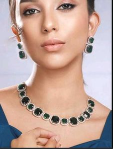 Emarlad Necklace Set