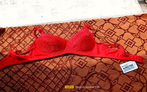 Sharp Heavy Padded Lace Detailing Red Bra