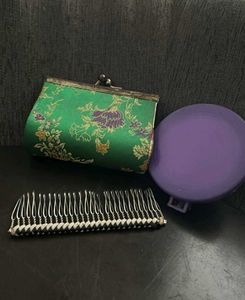 Round Purple Mirror With Hair Fancy Clip
