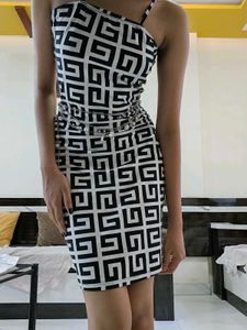 Women&#39;s sleeveless black dress