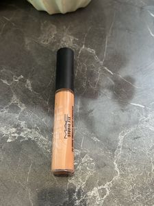 Nw 35, MAC Concealer