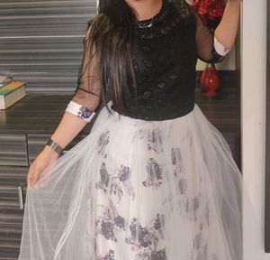Sexy Black 🖤 And White 🤍 Evening Gown For Party