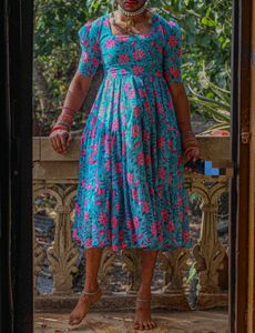 New Unused Floral Print Midi Dress