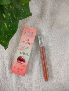 Love Earth Lip Gloss. Shade Dreamy Night