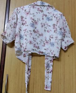 FLORAL CROPPED SHIRT