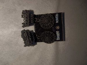 Elegant Black Earrings - New