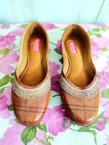 Embroidered Jutti Flats size-5 no