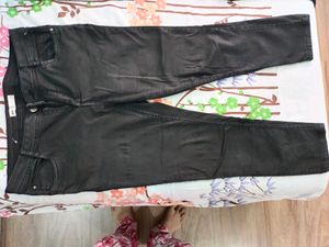 Black Denim Capri pant