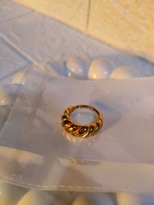 🎀Crossiant Ring 🎀