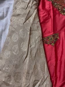 Its A Long Kurti With Front Zip Up to Waist