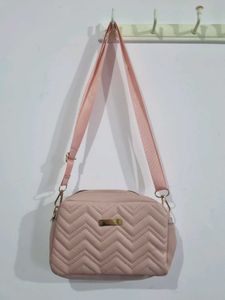 This light peach color Sling Bag 🩷