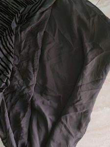 georget dress with black velvet strips💎