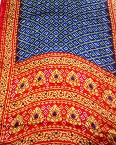 Elegant Red &amp; Blue Printed Saree