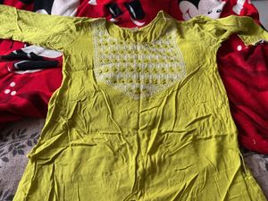 Embroidered Green Short Kurta