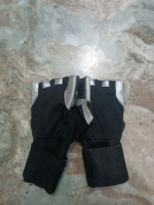 GYM Glove, In perfect Condition
